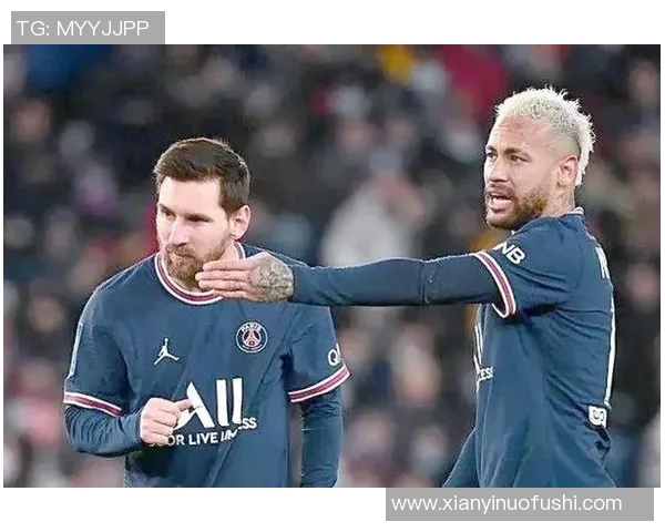 肩膀宽的足球明星如何在赛场上展现力量与魅力的完美结合